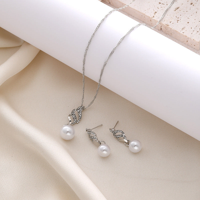 Pearl Pendant Necklace And Earrings Set