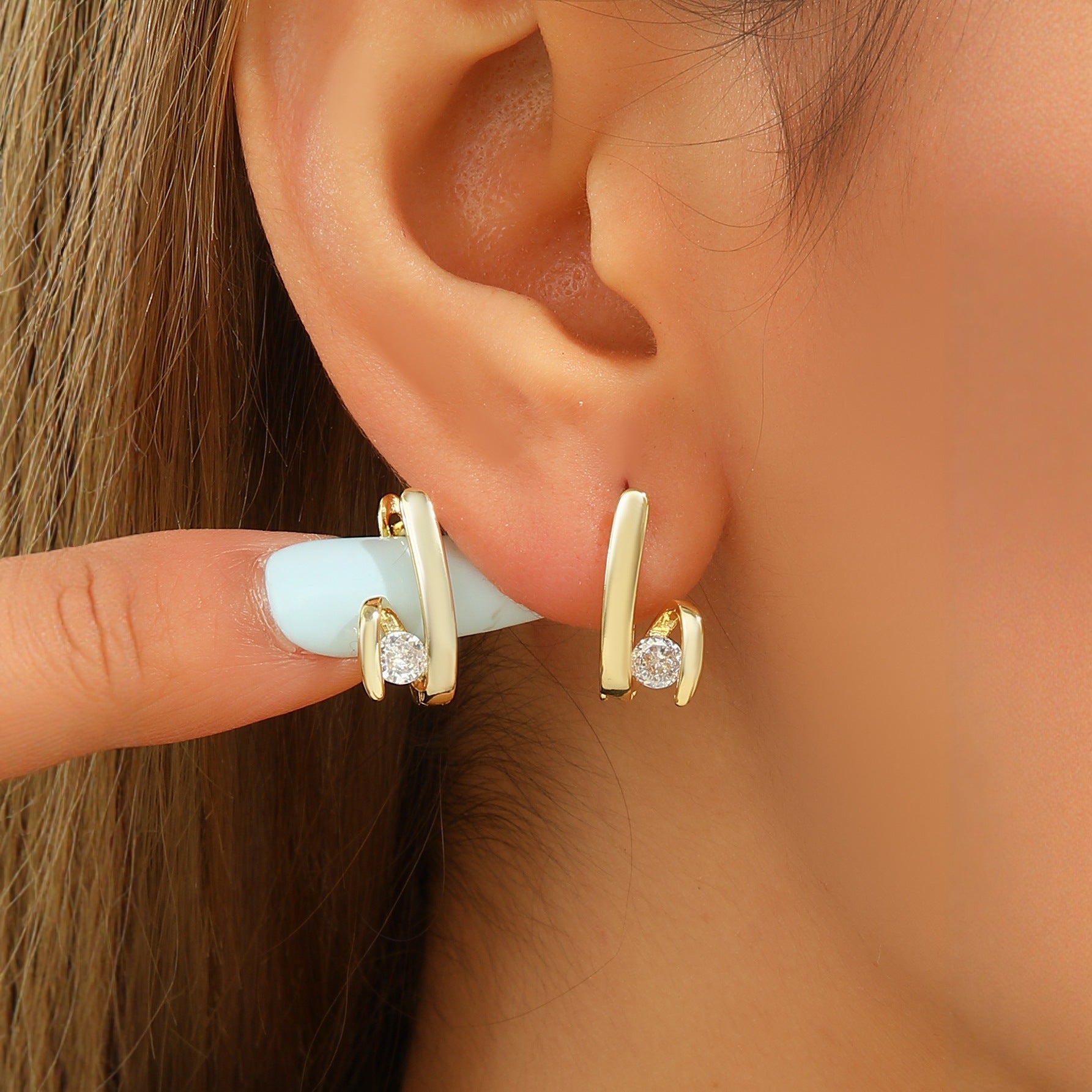 Fashionable And Minimalist Circular Zircon Personalized Geometric Ear Buckle