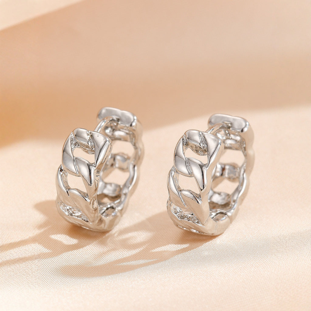 Fashionable And Minimalist Hollow Ear Buckle