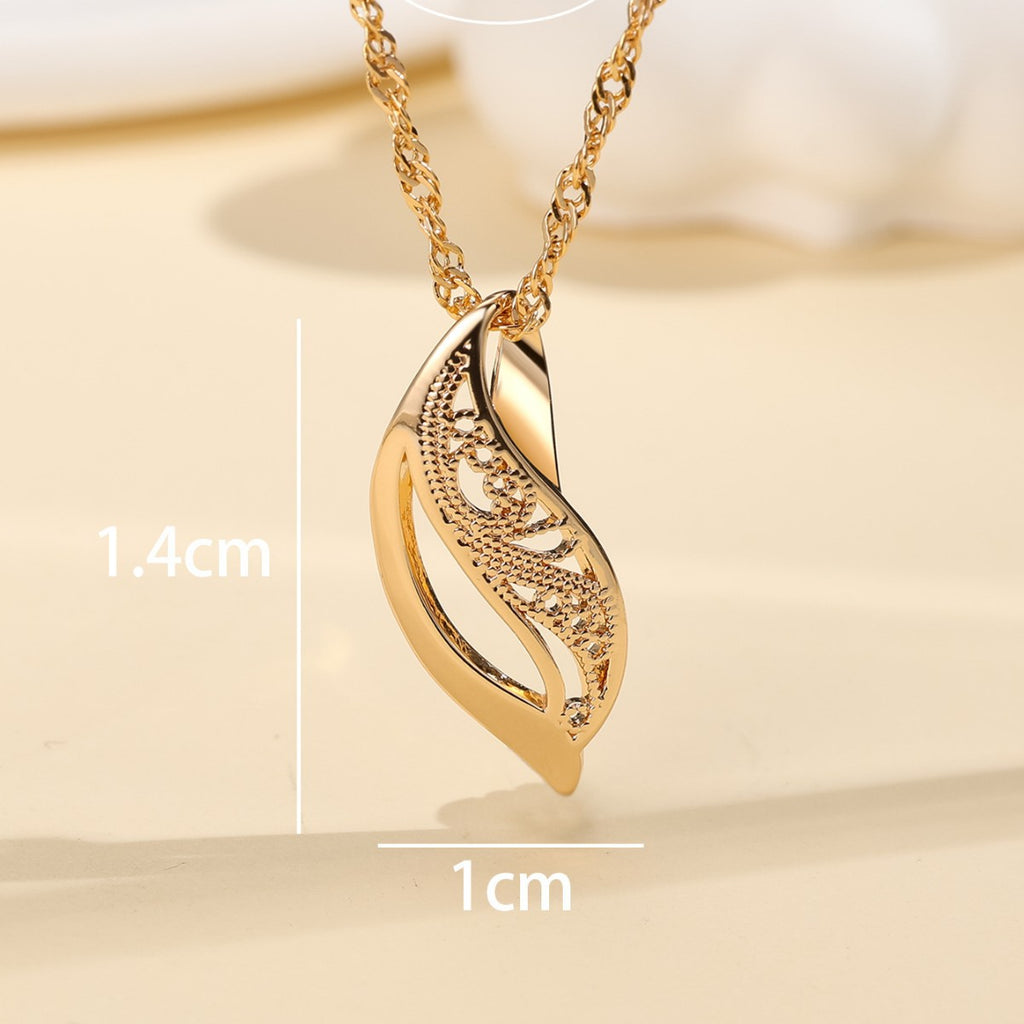 Women's Glossy Hollow-out Patterned Necklace