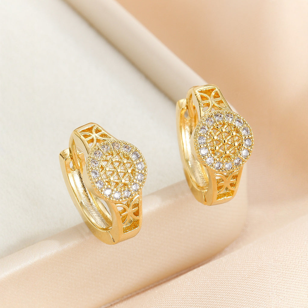 Fashionable And Minimalist Zircon Hollow Diamond Patterned Ear Buckle