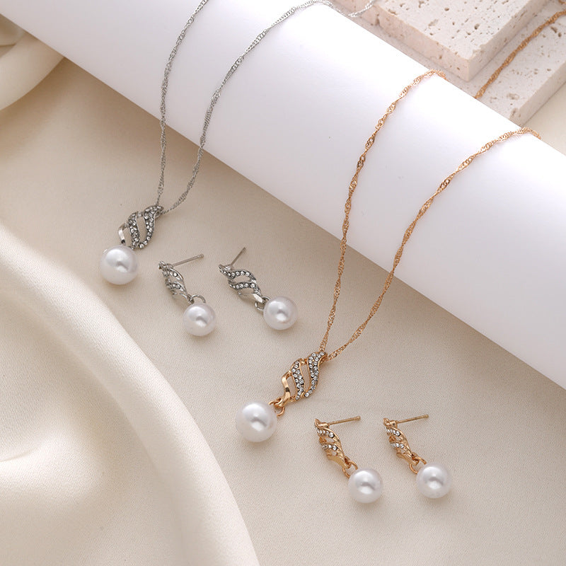 Pearl Pendant Necklace And Earrings Set