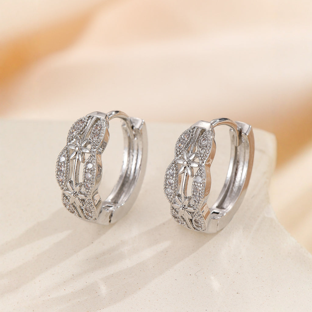 Fashionable And Luxurious Hollow Out Earrings For Women