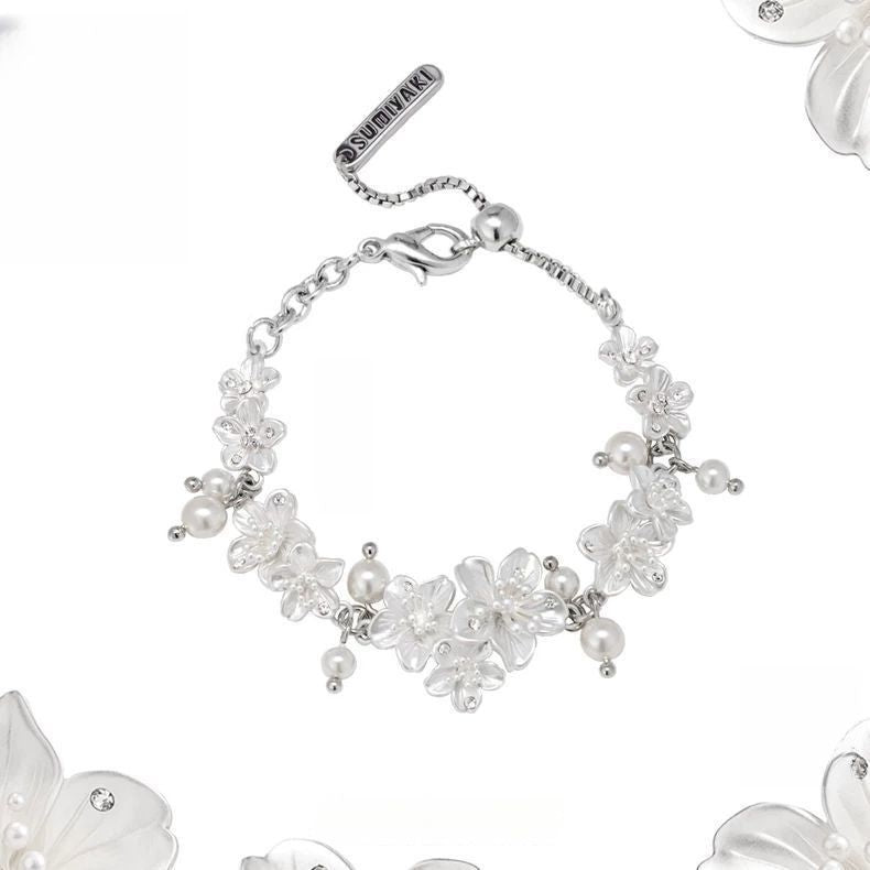 Wearing A Cherry Blossom Bracelet To See Cherry Blossoms Is A Promise With Spring