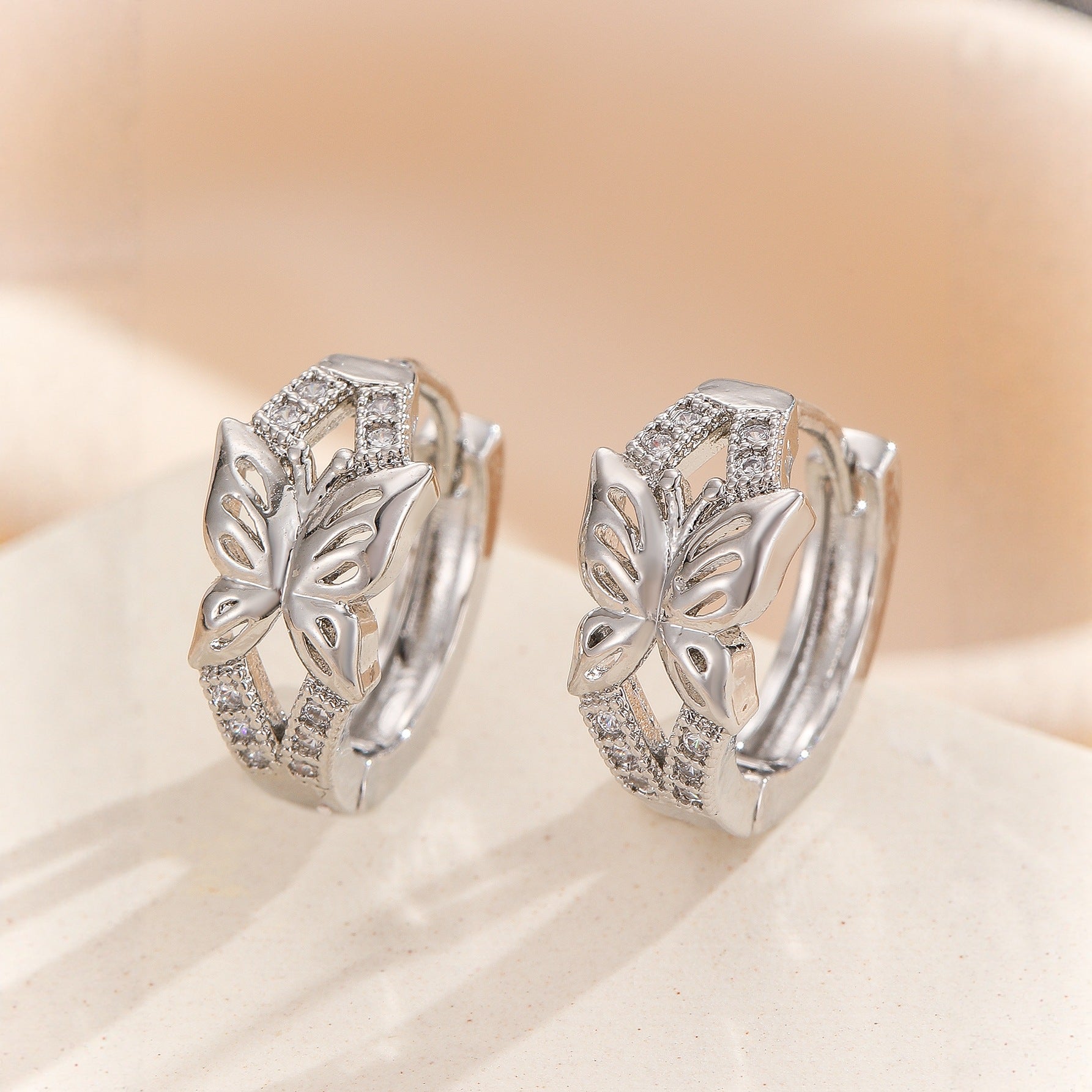 Fashionable And Minimalist Zircon Hollow Butterfly Ear Buckle