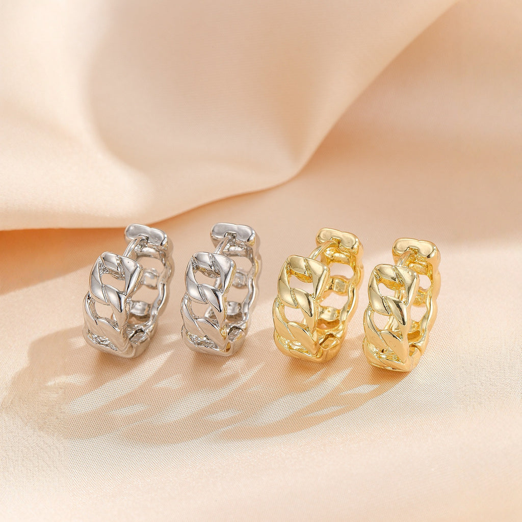 Fashionable And Minimalist Hollow Ear Buckle