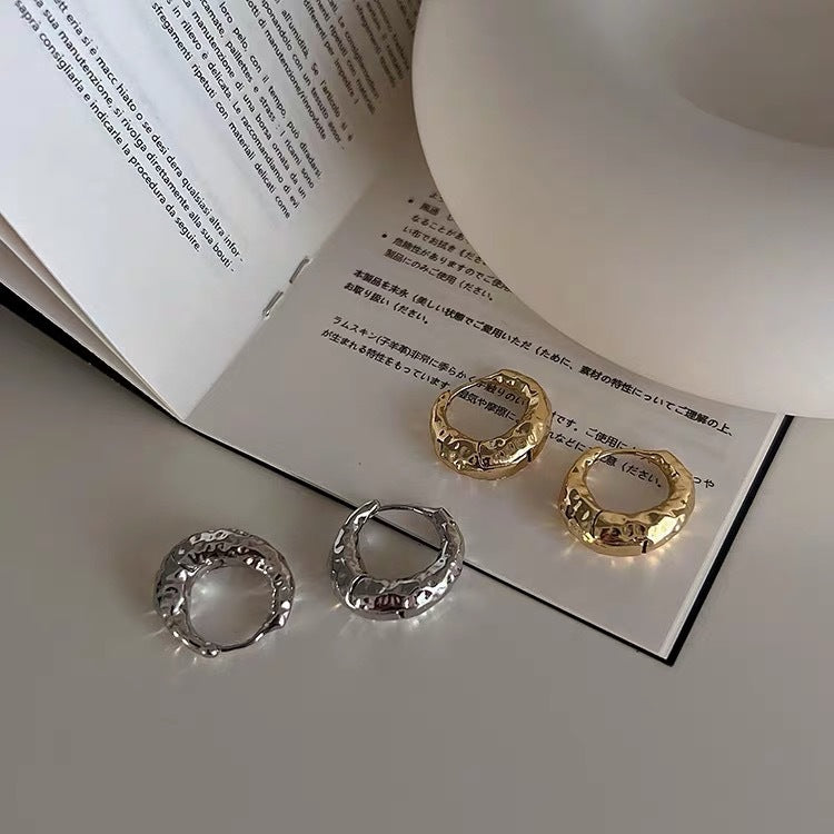 Women's Simple Irregular Croissant Plain Hoop Earrings