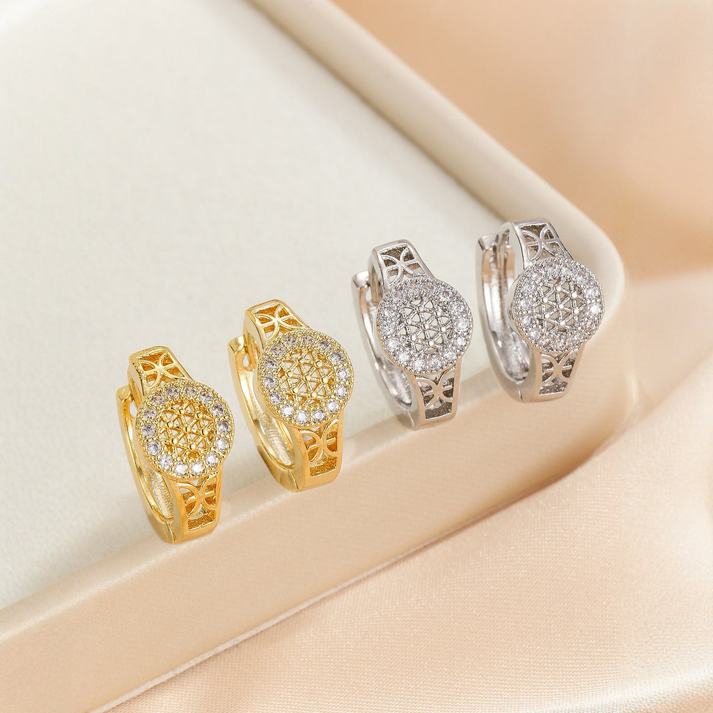 Fashionable And Minimalist Zircon Hollow Diamond Patterned Ear Buckle