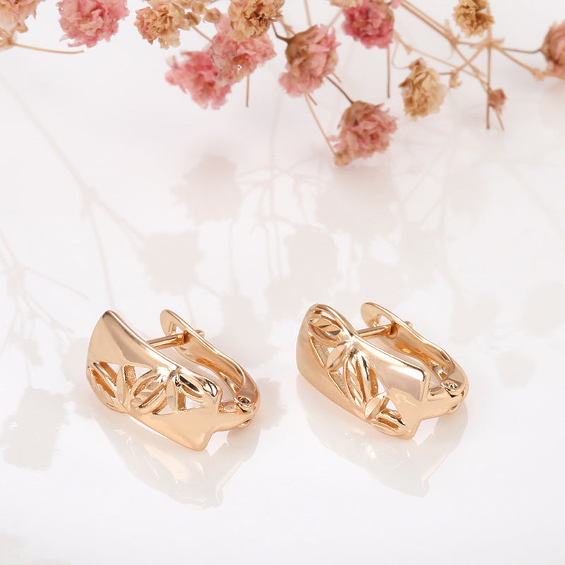 Hollow-carved Floral Earrings With A Smooth Surface