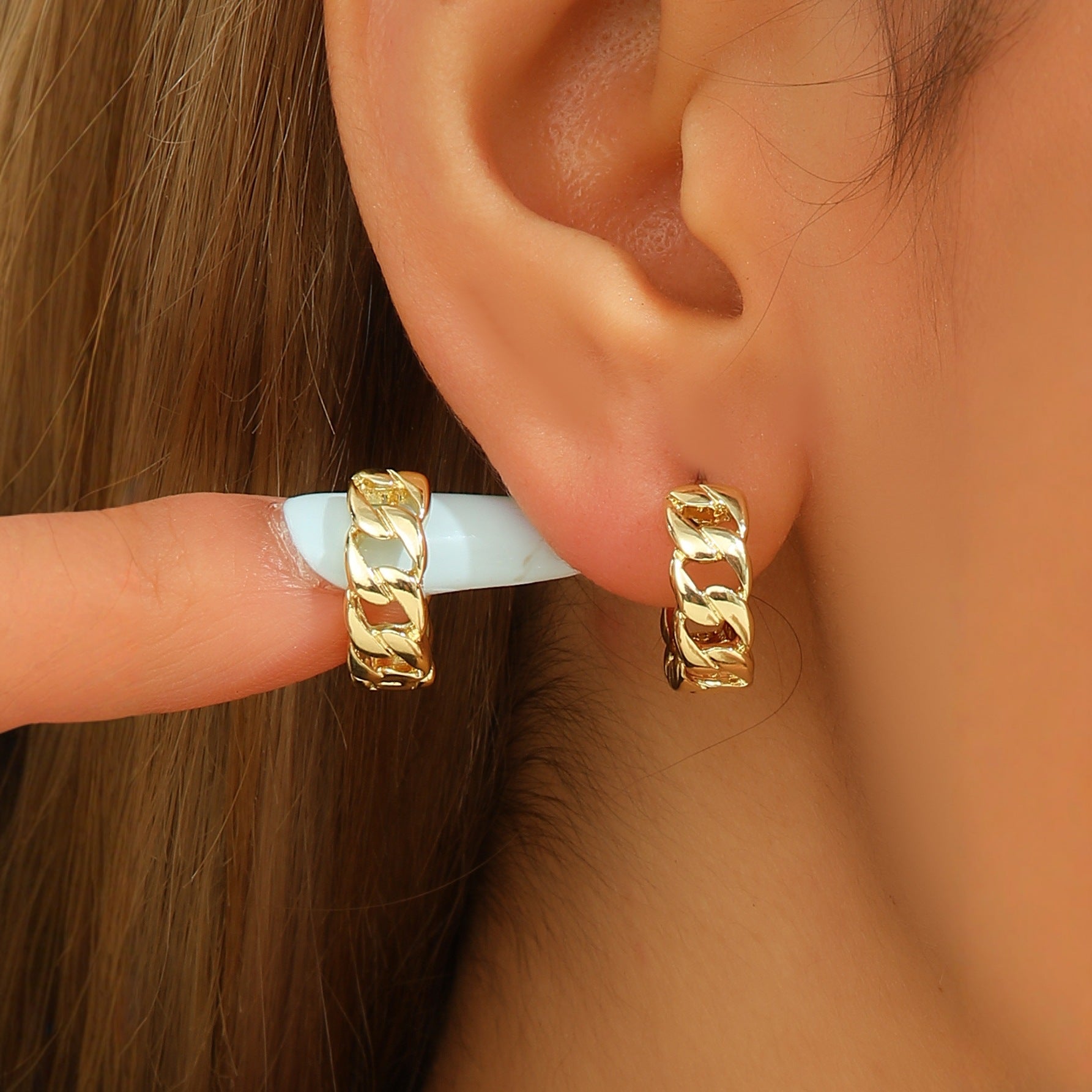 Fashionable And Minimalist Hollow Ear Buckle