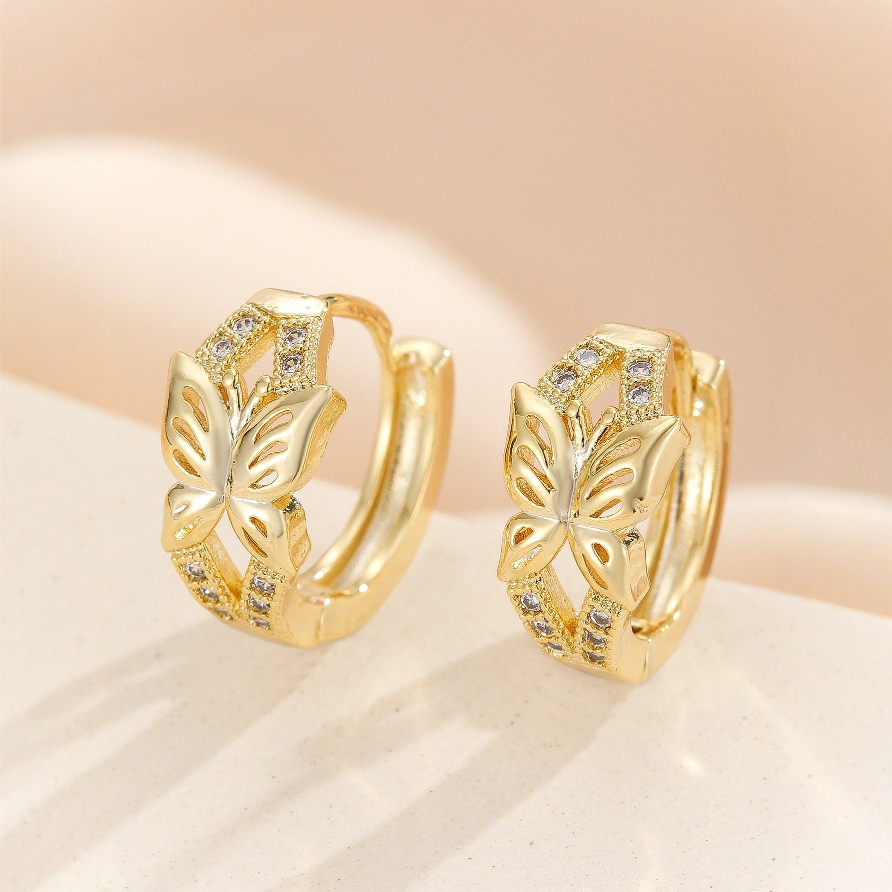 Fashionable And Minimalist Zircon Hollow Butterfly Ear Buckle