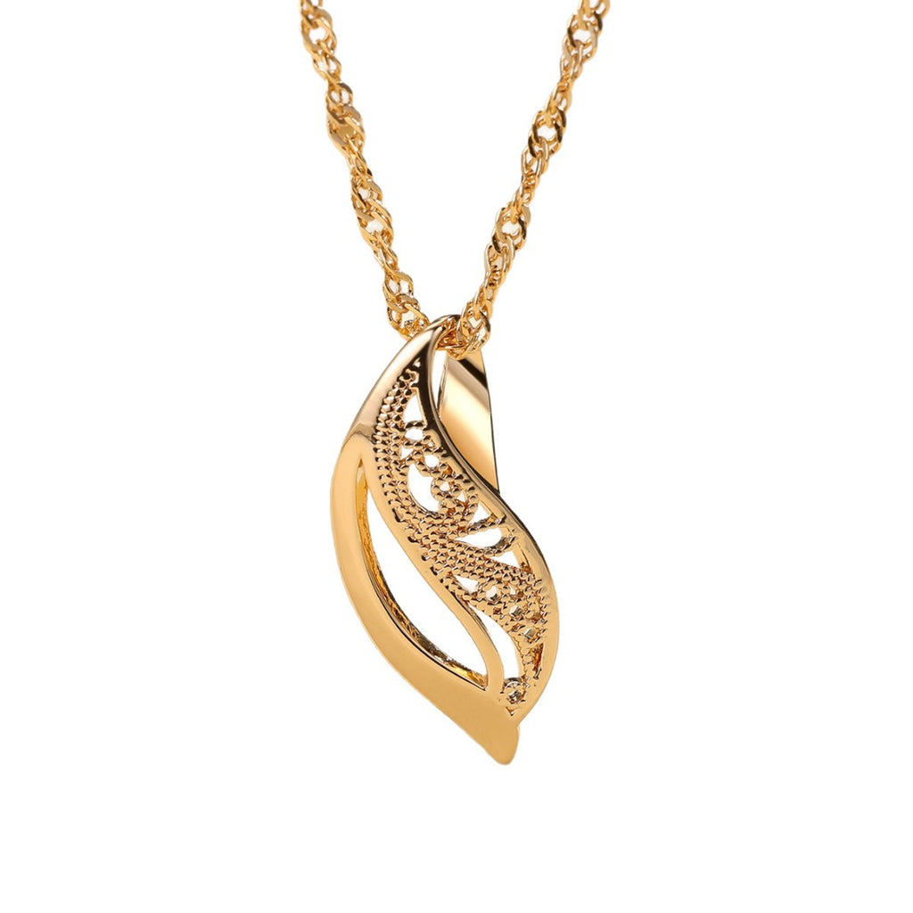 Women's Glossy Hollow-out Patterned Necklace