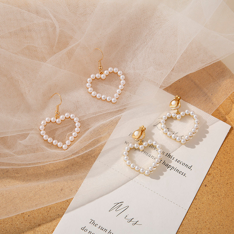 Fashionable And Personalized Earrings Without Ear Holes, Retro Round Face, High-end Feeling, Imitation Pearl Heart Earrings