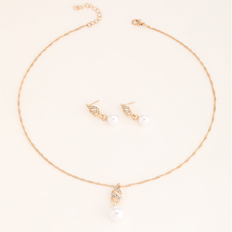 Pearl Pendant Necklace And Earrings Set